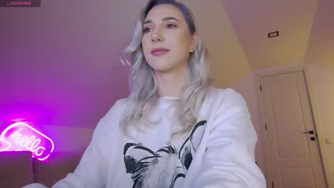 Snapshot of allayah chatting on February 11, 9:58 am A day u didnt smile is a lost day online show from February 11, 9:58 am