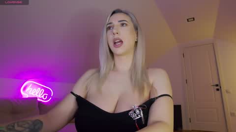 Snapshot of allayah chatting on March 2, 5:08 am A day u didnt smile is a lost day online show from March 2, 5:08 am