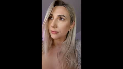 Snapshot of allayah chatting on April 1, 1:41 pm A day u didnt smile is a lost day online show from April 1, 1:41 pm