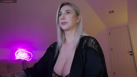 Snapshot of allayah chatting on April 10, 4:28 am A day u didnt smile is a lost day online show from April 10, 4:28 am