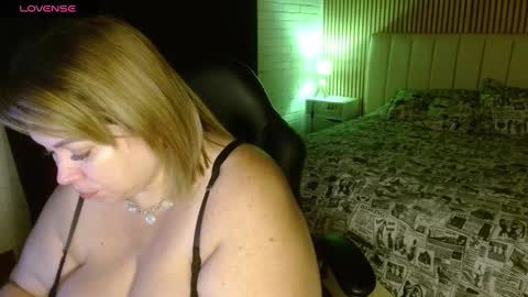Snapshot of allegra_ferragamo chatting on February 18, 12:04 am Ale online show from February 18, 12:04 am