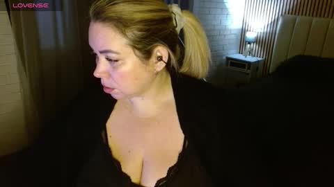 Snapshot of allegra_ferragamo chatting on March 26, 12:00 pm Ale online show from March 26, 12:00 pm