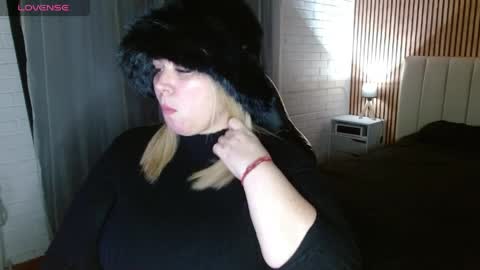 Snapshot of allegra_ferragamo chatting on March 30, 2:01 am Ale online show from March 30, 2:01 am