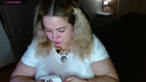 Snapshot of allegra_ferragamo chatting on April 8, 12:21 am Ale online show from April 8, 12:21 am