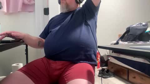 Allergictolove online show from February 19, 3:41 pm