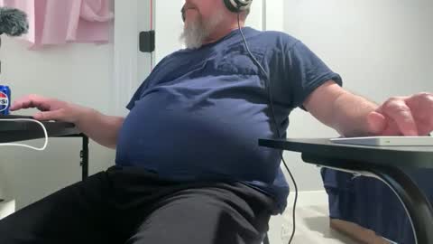 Allergictolove online show from April 3, 1:36 am