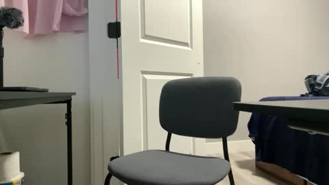 Allergictolove online show from April 3, 4:49 pm