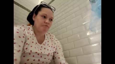 Snapshot of alleycatty24 chatting on February 6, 12:54 am AlleyCatty24 online show from February 6, 12:54 am