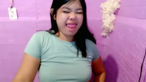 Snapshot of allianahpetit chatting on December 21, 2:24 pm allianahpetit online show from December 21, 2:24 pm