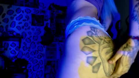 Snapshot of allice_rousse_ chatting on September 18, 11:40 pm allice_rousse_ online show from September 18, 11:40 pm