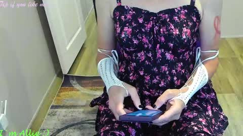 Allie online show from April 11, 2:54 pm