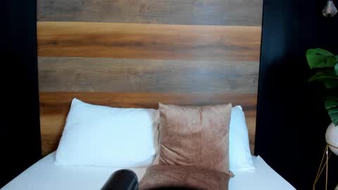 A L L I E online show from September 25, 2:37 am