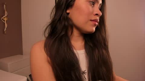 Snapshot of allie_bruce chatting on April 29, 2:48 am A L L I E online show from April 29, 2:48 am