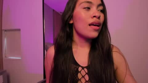 Snapshot of allie_bruce chatting on May 1, 7:51 pm A L L I E online show from May 1, 7:51 pm