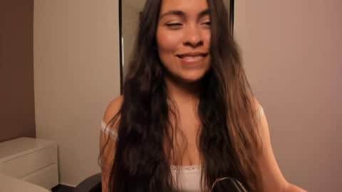 Snapshot of allie_bruce chatting on May 6, 2:40 am A L L I E online show from May 6, 2:40 am