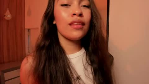 Snapshot of allie_bruce chatting on May 22, 10:04 pm A L L I E online show from May 22, 10:04 pm