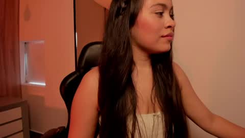 Snapshot of allie_bruce chatting on May 27, 8:06 pm A L L I E online show from May 27, 8:06 pm
