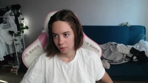 Snapshot of allie_hazie chatting on June 25, 12:10 am alice online show from June 25, 12:10 am