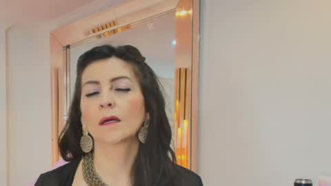 Snapshot of allie_pearl chatting on October 1, 12:00 pm Aliie online show from October 1, 12:00 pm