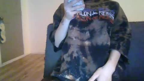 Snapshot of alliebearx chatting on January 13, 2:42 pm alliebearx online show from January 13, 2:42 pm
