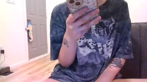 Snapshot of alliebearx chatting on January 15, 2:49 am alliebearx online show from January 15, 2:49 am