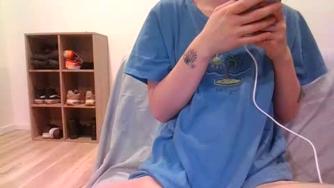Snapshot of alliebearx chatting on March 9, 5:00 am alliebearx online show from March 9, 5:00 am