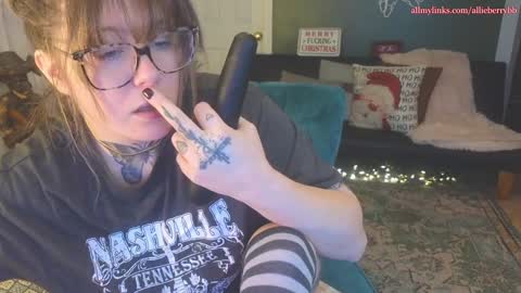 Snapshot of allieberrybb chatting on December 17, 2:44 pm bb online show from December 17, 2:44 pm