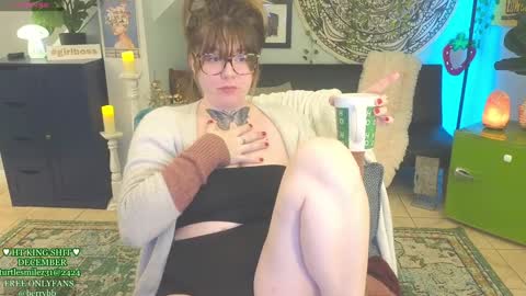 Snapshot of allieberrybb chatting on December 30, 1:36 pm bb online show from December 30, 1:36 pm