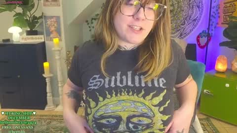 Snapshot of allieberrybb chatting on December 31, 2:25 pm bb online show from December 31, 2:25 pm