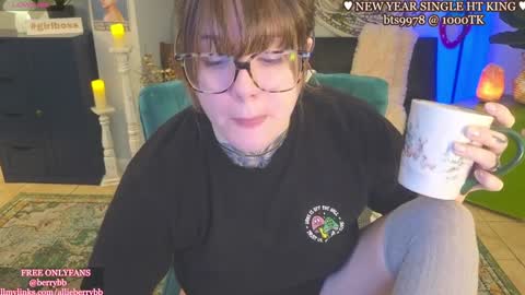 Snapshot of allieberrybb chatting on January 1, 3:35 pm bb online show from January 1, 3:35 pm