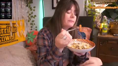 Snapshot of allieberrybb chatting on September 11, 3:23 pm bb online show from September 11, 3:23 pm