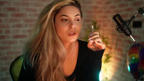 Allie online show from December 24, 10:33 am