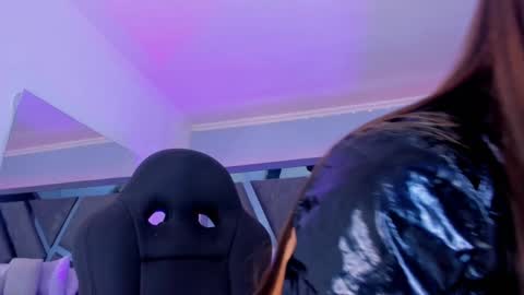 Snapshot of allijadid chatting on January 8, 10:37 am    online show from January 8, 10:37 am