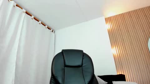 allison_fosther online show from November 11, 5:40 am