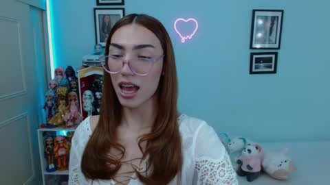 Snapshot of allisonblossom chatting on February 5, 12:31 am   online show from February 5, 12:31 am