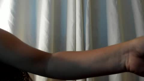 alison  online show from April 12, 11:48 am