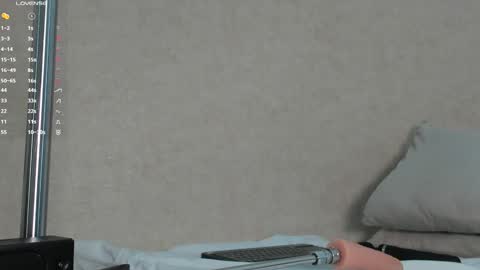 Snapshot of allisonroberts_ chatting on January 7, 7:17 pm Alli online show from January 7, 7:17 pm