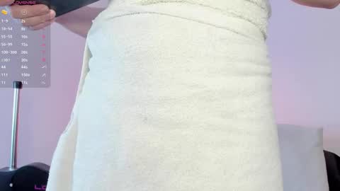 Snapshot of allisonroberts_ chatting on November 14, 12:04 pm Alli online show from November 14, 12:04 pm