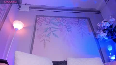 Snapshot of allisonsweet4u_ chatting on April 29, 3:21 am Allison online show from April 29, 3:21 am