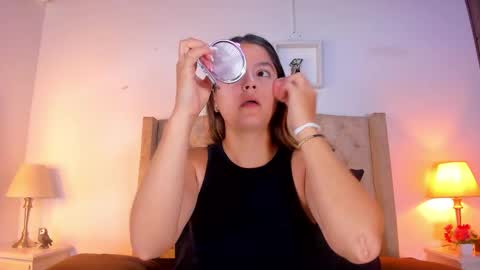 Snapshot of allisson_m chatting on February 18, 12:01 pm allisson online show from February 18, 12:01 pm