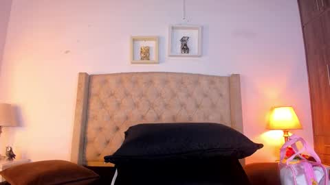 Snapshot of allisson_m chatting on February 19, 12:01 pm allisson online show from February 19, 12:01 pm