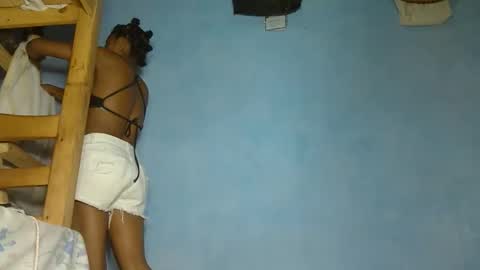 Snapshot of allizida01 chatting on November 23, 2:28 pm allizida01 online show from November 23, 2:28 pm