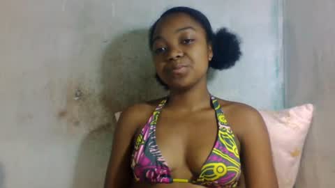 allizida01 online show from June 13, 9:40 am