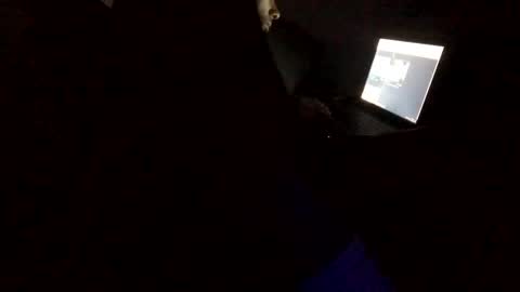 Snapshot of allthewayup10 chatting on March 5, 11:06 am allthewayup10 online show from March 5, 11:06 am