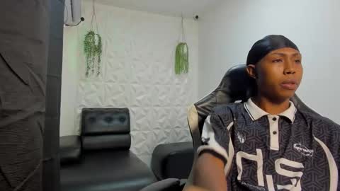 alluringangel01 online show from December 1, 1:43 am