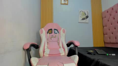 alluringangel01 online show from December 4, 2:21 am