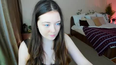 alluringeyess online show from February 7, 10:30 am