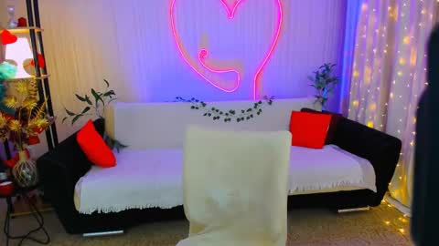 alluringeyess online show from April 15, 7:58 pm