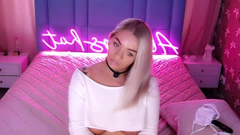 AlwaysHot online show from April 3, 2:09 am