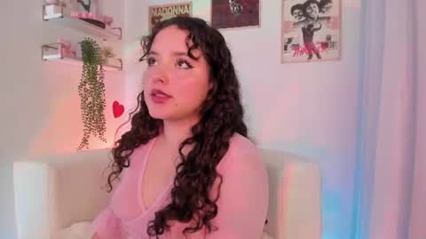 Snapshot of ally_belle chatting on July 3, 7:09 pm Ally Belle online show from July 3, 7:09 pm